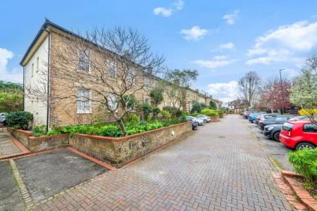 1 bedroom Flat to let in Elderwood Place, West Norwood, London, SE27