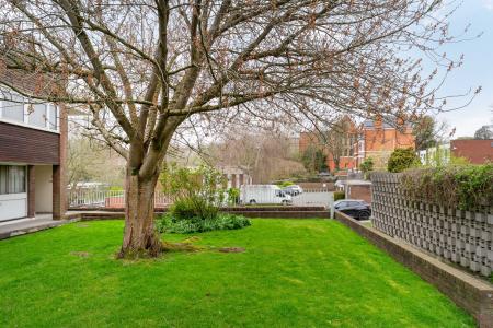 2 bedroom Flat for sale in Kitley Gardens, Crystal Palace, London, SE19
