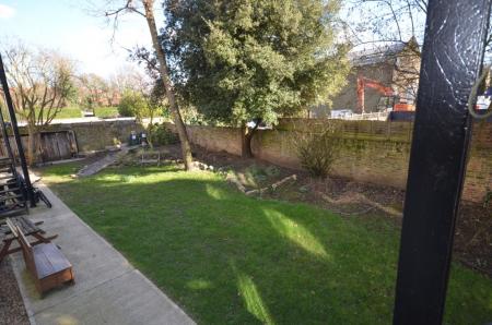 2 bedroom Flat to let in Elmcourt Road, West Norwood, London, SE27