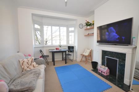 2 bedroom Flat to let in Elmcourt Road, West Norwood, London, SE27