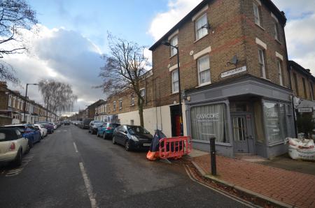 1 bedroom Flat to let in North Cross Rd, Dulwich, London, SE22