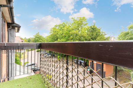 2 bedroom Flat to let in Wavel Place, Sydenham, London, SE26