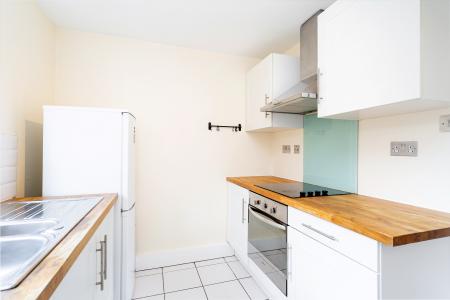 2 bedroom Flat to let in Wavel Place, Sydenham, London, SE26
