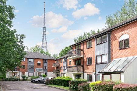 2 bedroom Flat to let in Wavel Place, Sydenham, London, SE26