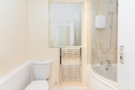 2 bedroom Flat to let in Wavel Place, Sydenham, London, SE26