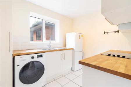 2 bedroom Flat to let in Wavel Place, Sydenham, London, SE26