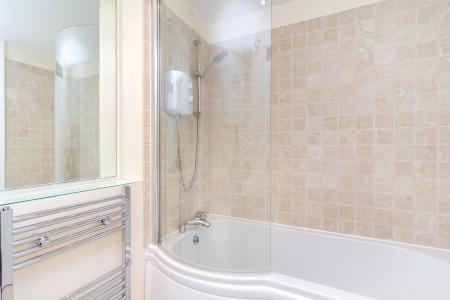 2 bedroom Flat to let in Wavel Place, Sydenham, London, SE26