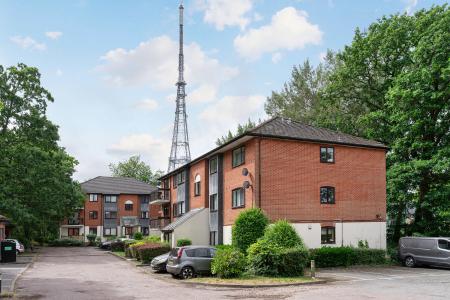 2 bedroom Flat to let in Wavel Place, Sydenham, London, SE26