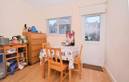 1 bedroom House share to let in Kitchener Road, Thornton Heath, London, CR7