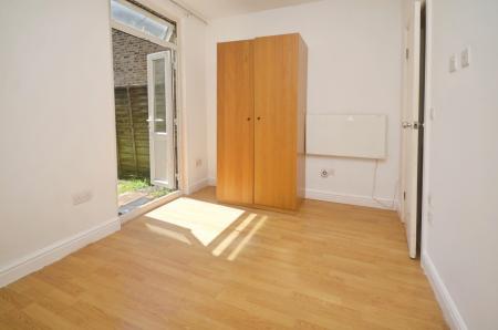 1 bedroom House share to let in Kitchener Road, Thornton Heath, London, CR7