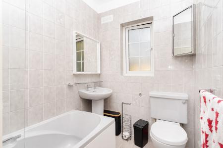 3 bedroom Terraced House to let in Manship Road, Mitcham, London, CR4