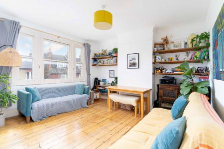 2 bedroom Flat to let in Thornlaw Road, West Norwood, London, SE27