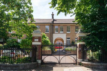 1 bedroom Flat for sale in Elderwood Place, West Norwood, London, SE27