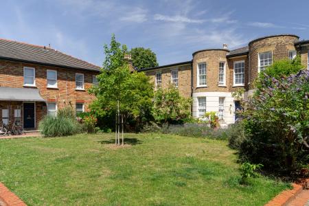 1 bedroom Flat for sale in Elderwood Place, West Norwood, London, SE27