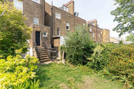 2 bedroom Flat to let in Knights Hill, West Norwood, London, SE27