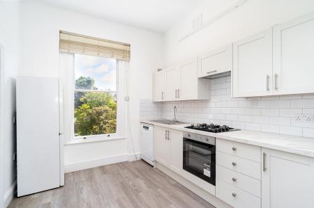 2 bedroom Flat to let in Knights Hill, West Norwood, London, SE27