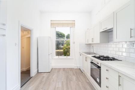 2 bedroom Flat to let in Knights Hill, West Norwood, London, SE27