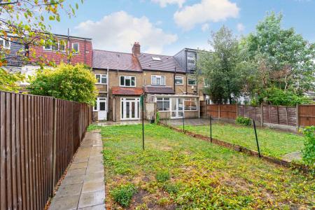3 bedroom Terraced House to let in Cromer Road, South Norwood, London, SE25
