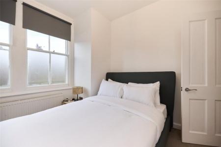 2 bedroom Flat to let in Edgington Road, Streatham, London, SW16