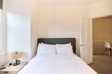 2 bedroom Flat to let in Edgington Road, Streatham, London, SW16