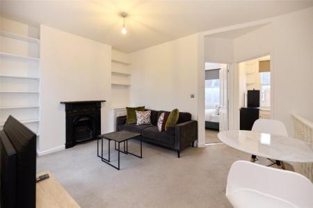 2 bedroom Flat to let in Edgington Road, Streatham, London, SW16