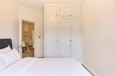 2 bedroom Flat to let in Edgington Road, Streatham, London, SW16