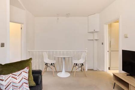2 bedroom Flat to let in Edgington Road, Streatham, London, SW16