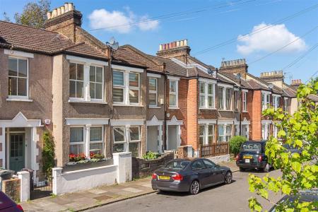 2 bedroom Flat to let in Edgington Road, Streatham, London, SW16