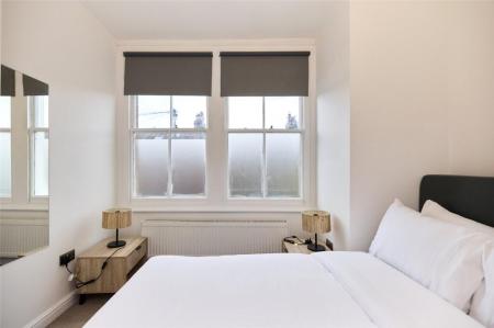 2 bedroom Flat to let in Edgington Road, Streatham, London, SW16