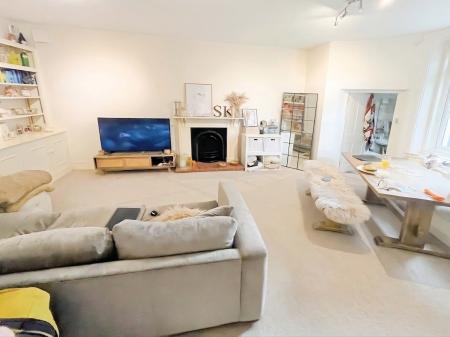 1 bedroom Flat to let in Altenburg Gardens, Clapham, London, SW11