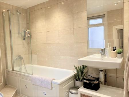 1 bedroom Flat to let in Altenburg Gardens, Clapham, London, SW11