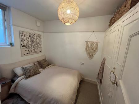 1 bedroom Flat to let in Altenburg Gardens, Clapham, London, SW11