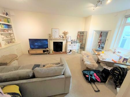 1 bedroom Flat to let in Altenburg Gardens, Clapham, London, SW11