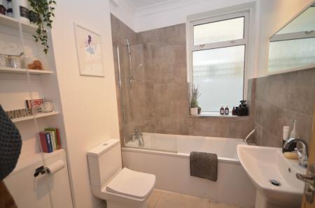 2 bedroom Maisonette to let in St Louis Road, West Norwood, London, SE27