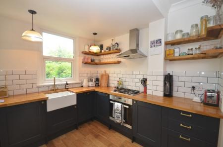 2 bedroom Maisonette to let in St Louis Road, West Norwood, London, SE27