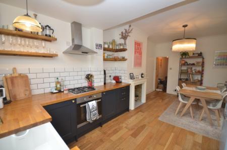 2 bedroom Maisonette to let in St Louis Road, West Norwood, London, SE27