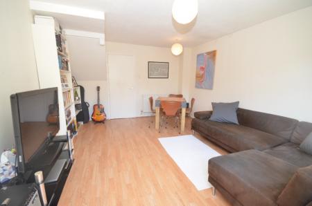 2 bedroom Terraced House to let in St Benets Close, London, SW17