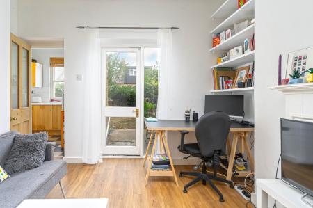 1 bedroom Flat for sale in Gipsy Road, Gipsy Hill, London, SE27