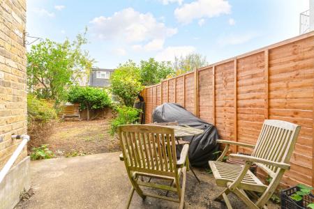 1 bedroom Flat for sale in Gipsy Road, Gipsy Hill, London, SE27