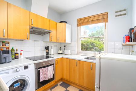 1 bedroom Flat for sale in Gipsy Road, Gipsy Hill, London, SE27