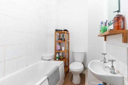 1 bedroom Flat for sale in Gipsy Road, Gipsy Hill, London, SE27