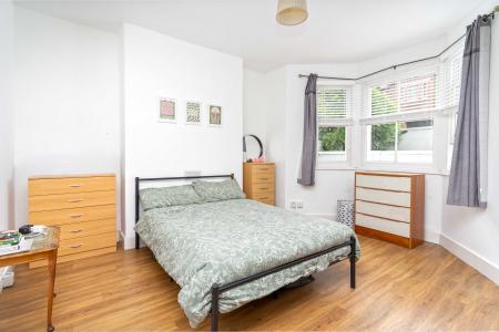 1 bedroom Flat for sale in Gipsy Road, Gipsy Hill, London, SE27