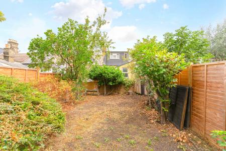 1 bedroom Flat for sale in Gipsy Road, Gipsy Hill, London, SE27
