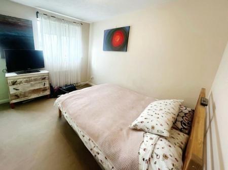 2 bedroom Terraced House to let in Kelvin Gardens, London, CR0