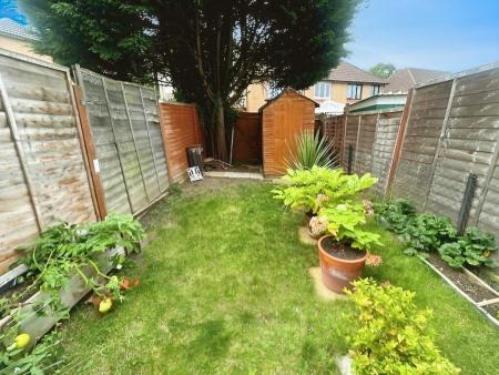 2 bedroom Terraced House to let in Kelvin Gardens, London, CR0