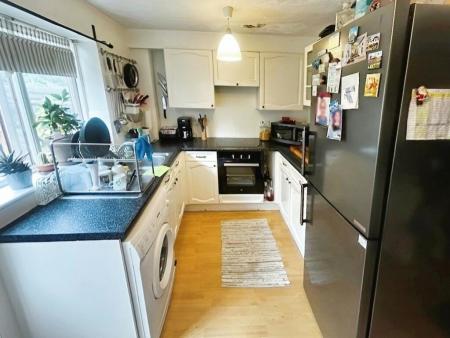 2 bedroom Terraced House to let in Kelvin Gardens, London, CR0