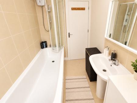 2 bedroom Terraced House to let in Kelvin Gardens, London, CR0