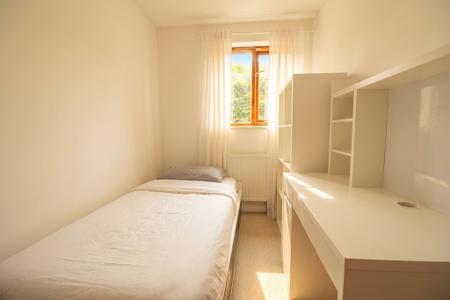 2 bedroom Terraced House to let in Kelvin Gardens, London, CR0