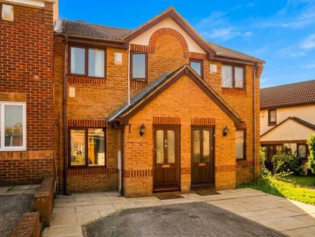2 bedroom Terraced House to let in Kelvin Gardens, London, CR0