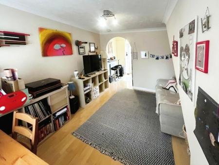 2 bedroom Terraced House to let in Kelvin Gardens, London, CR0